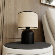 Lámpara de mesa de acero y ratán negro Elira